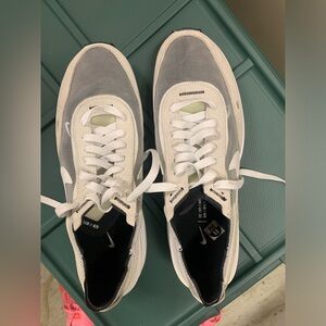 Nike women’s sneakers